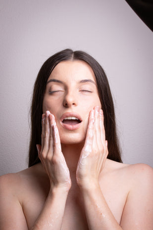 1. Nettoyez votre peau